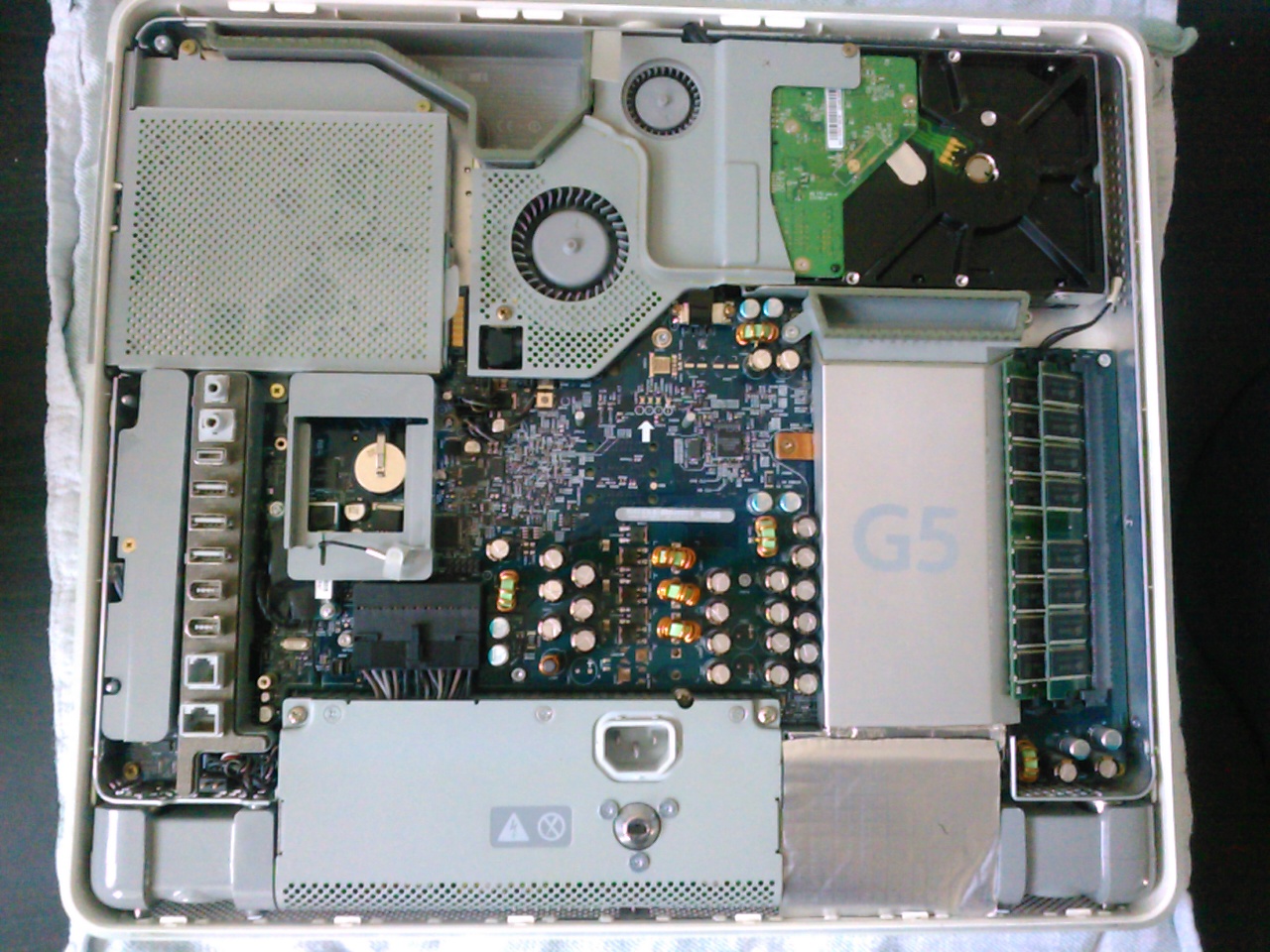 iMac G5 open